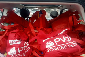 Leden PvdA zamelen 60 voedselpakketten in voor voedselbank